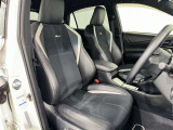 居心地の良い運転席、長く座ってられるリラックスできるデザインがいいですね。