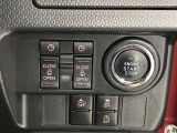 運転席からも操作ができる両側パワースライドドアです。ご家族の乗り降りがより便利になる、みんなが嬉しい装備です。