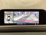 狭い場所での駐車やすれ違いなどでより的確な運転操作に役立つ360&deg;ビューモニターが装備されています。