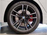 BMW純正アルミホイールです。納車時にはアルミホイールコーティングも承っております!是非ご検討下さいませ。