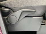 運転席はご自身の適切な運転ポジションへ移動可能なラチェットが付いております。