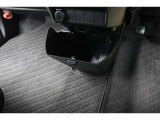 運転席と助手席の間にセンターロアボックスがあります!