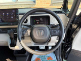 運転中に操作が楽なステアリングスイッチ付き!