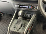 自動で車内温度を調整してくれる【オートエアコン】付きです