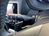 レバー上に操作位置が表示されており、必要な設定を確認しやすい仕様です。運転席から手を伸ばしやすい位置にあり、天候の変化にも対応できます。