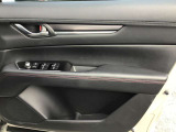 運転席のドアトリムとパワーウィンドウスイッチです。