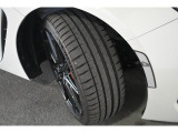 タイヤサイズは215/40R18です。