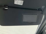 バニティミラー装備。