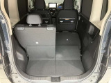 後部座席のシートアレンジでお荷物を載せる時に活躍します!左右片方ずつ倒すことも可能で色んなシーンで大活躍♪折り畳み自転車を載せている方もいらっしゃいます☆