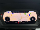 バーチャルコックピットに地図画面拡大で表示した画像です。周りの状況を広く把握出来ることに加えナビゲーション利用中の視線移動を少なくして安全運転に寄与します。