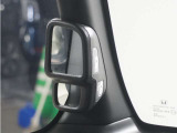 ◆サイドビューサポートミラー◆車の左前の見ずらい所・助手席側のドアの下あたりの見づらい所を映すから、駐車がずっとラクになります。