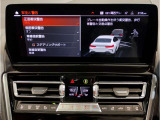 【ⅰドライブナビゲーション】文字情報も鮮明に表示する高解像度カラーディスプレイを採用。視認性に優れた地図デザインと特徴的な建造物を目印にした描写表示で現在位置を把握できます。地図データの更新も可能です