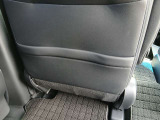 雑誌等をスッと入れておける便利なポケットがシート裏についています♪