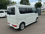 日産自動車認定のクオリティショップ」3つのお約束: 3≫「店&rArr;清潔で明るく、さらに快適なお店へ」 展示スペースがしっかり確保されているので、実際に見て乗って納得のいくまでご検討いただけます。