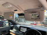 運転席と助手席にサンバイザー♪運転席の裏にバニティーミラーがあります。身だしなみチェックにお使いください。