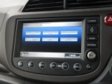 ナビゲーションは純正メモリーナビを装着しております。AM、FM、CD、DVD再生、Bluetooth、音楽録音再生、フルセグTVがご使用いただけます。初めて訪れた場所でも安心ですね!