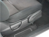 ◆シートハイトアジャスター◆運転席を上下に高さ調節ができます!運転ポジションを体格に合わせてシート調整できます。