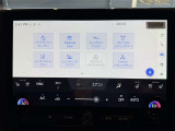 いまや必須装備「ナビゲーション」搭載!知らない場所にスイスイッとドライブ。もう、これなしではハンドルを握れませんね!でも運転中の操作は危険ですのでご注意ですね☆
