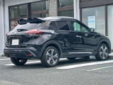 プライバシーガラス 室内の急激な温度変化を和らげ、防犯の観点から車内が見えにくくなっております。