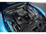 4.0L V型8気筒DOHCツインターボ、585ps/81.6kgm、全長&times;全幅&times;全高mm 4730&times;1985&times;1355mm、車両重量 1970kg