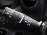 【バリアブル間欠ワイパースイッチ】車速に応じてワイパーの間隔を自動的に調整する機能。雨の量や車速に応じてワイパーの間隔を最適化し、視界を確保することができます。