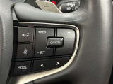前方の車との車間を設定し、スピードを上げたり緩めたりを自動で行ってくれる追尾式の「レーダークルーズ」。上級装備の一つです!高級車にしかつかない嬉しい機能です。