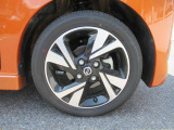 おしゃれは足元から♪♪『165/55R15インチ』♪♪日産純正アルミホイールをはいております♪♪