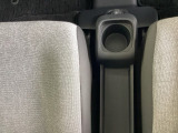 運転席/助手席どちらでも使えるカップホルダーです。