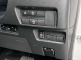 【両側電動スライドドア】スライドドアなので狭い駐車場などでもぶつける心配が減り、安心ですね。