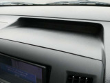 ダッシュボード中央上部には、ファイルやバインダーも置ける便利スペース。