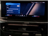 ドライバー中心に設計されたBMWのコクピットはナビゲーションシステムもドライバーーが見やすい角度に調整されております。