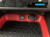 こちらのクルマはUSB接続コネクタも装備されています♪スマホの充電などにお使い下さい。ご旅行中での充電切れも、これなら心配いりませんね!