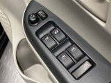 全席に電動パワーウインドウを装備。乗員それぞれが快適に操作できます。