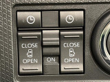 両側パワースライドドアウェルカムオープン機能 降車時にスイッチで予約しておけば、乗車時に電子カードキーを持ってクルマに近づくだけでパワースライドドアが自動でオープン♪