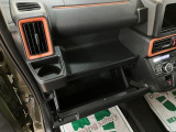 豊富な収納スペースで車内をスッキリお使いいただけますよ♪