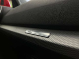 クールに決まっていますよ。さり気なく、スタイリッシュな感じです。やり過ぎよりもこのくらいのデザインがお洒落ですね。