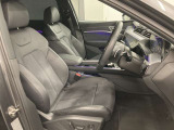 長時間の運転でも疲れを感じにくい、適度な硬さのシートです!