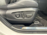 パワーシート搭載♪細かい姿勢調整がワンタッチでできて、長時間運転でも疲れにくい快適装備です^^