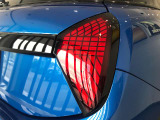 ブレーキランプ、バックランプも明るいため、暗い夜道でも自車の存在をアピールできます。
