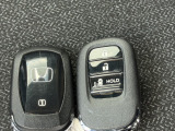 スマートキー付き!キーを取り出さなくてもドアの施錠・開錠が可能です!また、キーが車内にあればスタートボタンを押すだけでエンジンのON/OFFをすることが可能です!