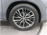 235/50R20ランフラットタイヤを装備しています。※各ホイールのキズ等をご確認くださいませ。