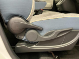 【運転席シートリフター】 体格に合わせたドライビングポジションに調整できます。