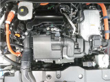まるまるクリンでは自分では清掃しにくいエンジンルームも綺麗に清掃してあります!