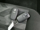 ドアの開錠施錠はドアノブに触れるだけ センサーが感知して開錠施錠をしてくれます 一度スマートキーをご体感ください 便利ですよ