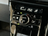 【オートエアコン】AUTOボタンを押してお好みの温度を設定!快適な室温でドライブをお楽しみいただけます♪