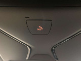【SOSコール】車両の通信システムにより、SOSコールを発信することが可能です。また、エアバックの開くような大きな事故の場合は自動で通信を開始します。もしもの時にも安心です。