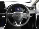 各操作スイッチなどもハンドルから手を放すことなく操作可能で安全運転に支援いたします!