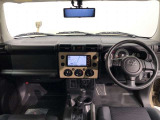 シンプルながら機能性あふれる運転席廻りです。視界性もよく、運転しやすいですよ。