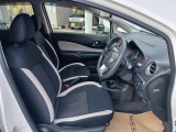 運転席側から観たフロントシートのイメージです。