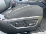 運転席はパワーシート。シートメモリーやキーレスへのメモリーも可能ですので、複数名で運転される方にお役立ち♪